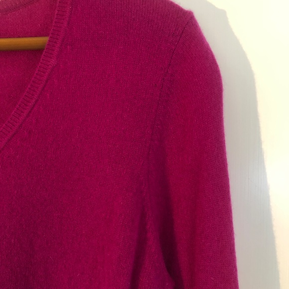 SOLD! Charter Club Cashmere V-neck sweater - Picture 5 of 6